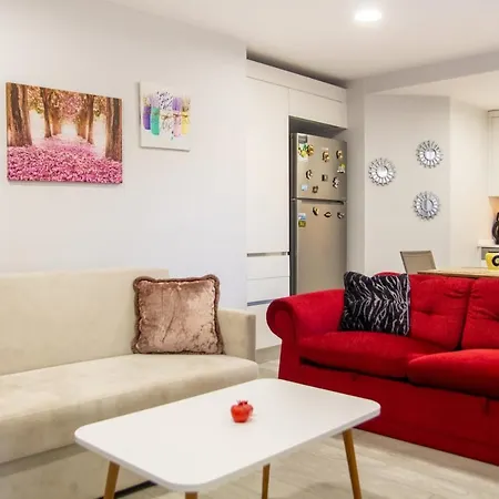 Splendid Flat With Shared Pool And Backyard Close To The Beach In Cesme 公寓 *